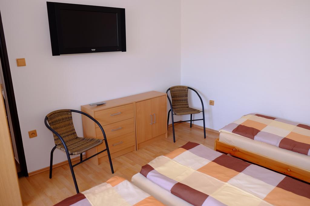 Ubytovani U Maminky Guest House Lednice Exterior photo