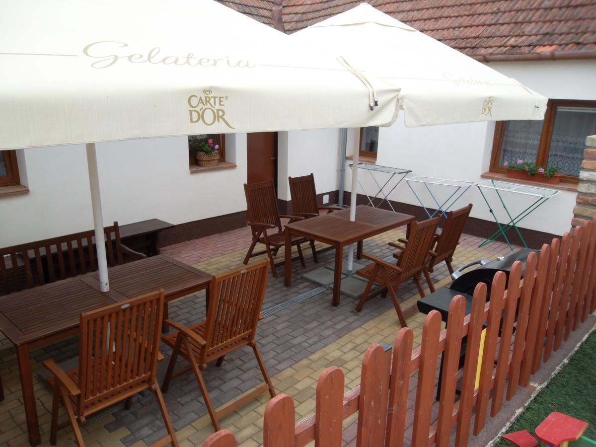 Ubytovani U Maminky Guest House Lednice Exterior photo